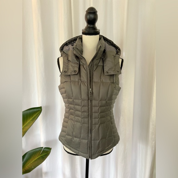 Eddie Bauer Minimal Down Vest - Picture 6 of 9